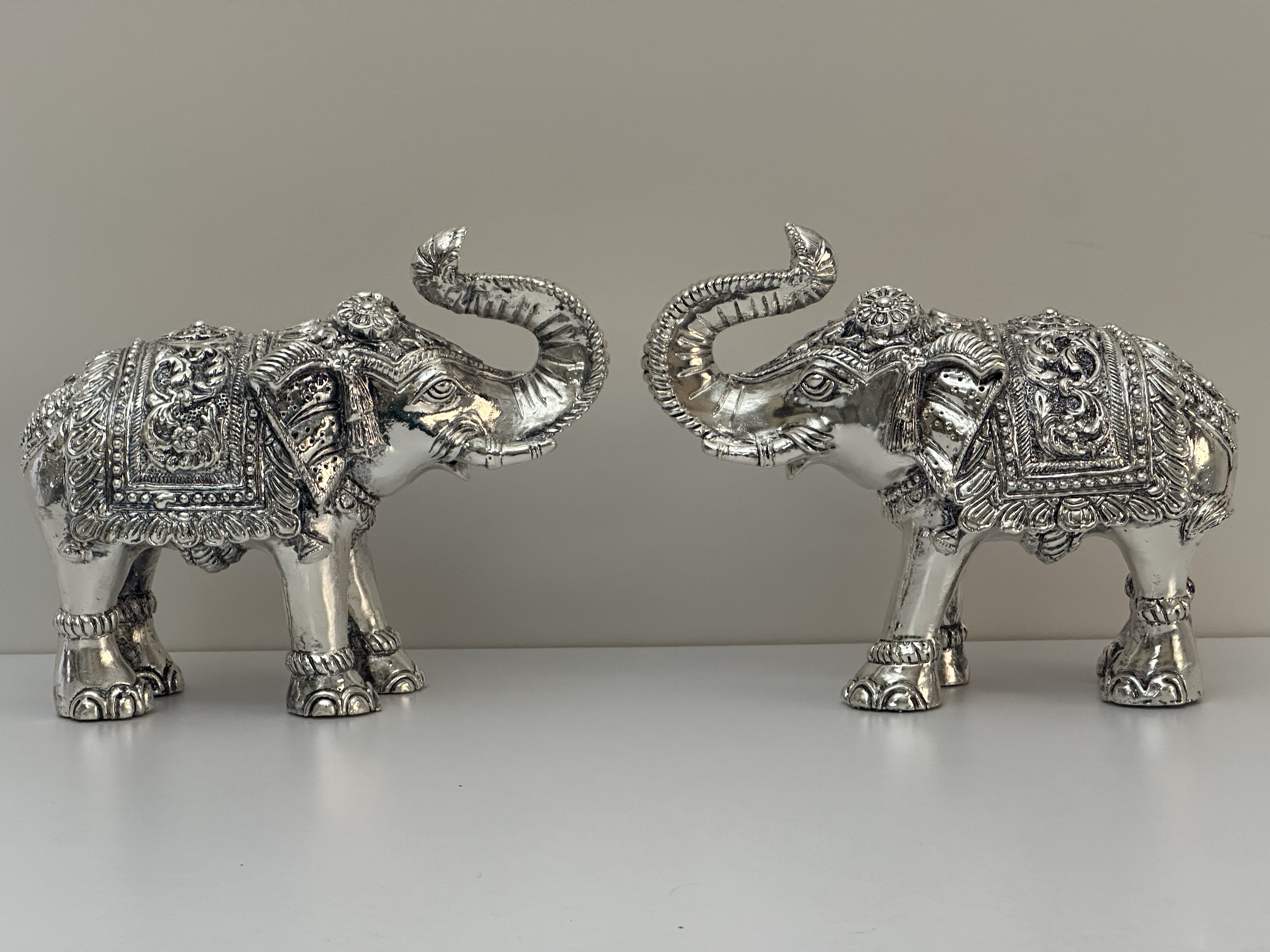 elephant showpiece pair
